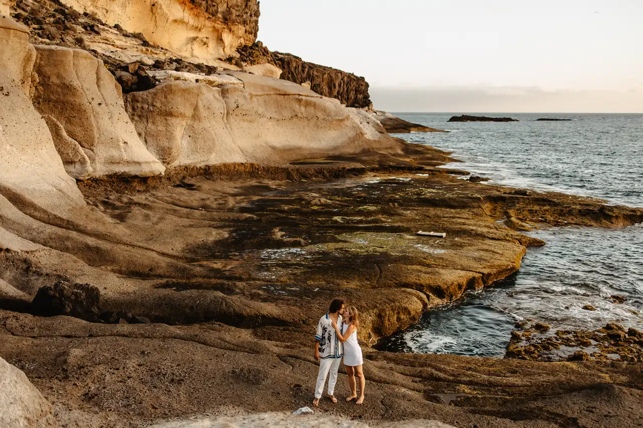 Piękne wybrzeże Teneryfy idealne na sesje fotograficzne